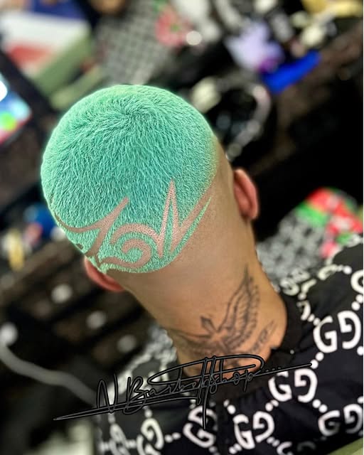 Coloration & design — coupe réalisée au salon